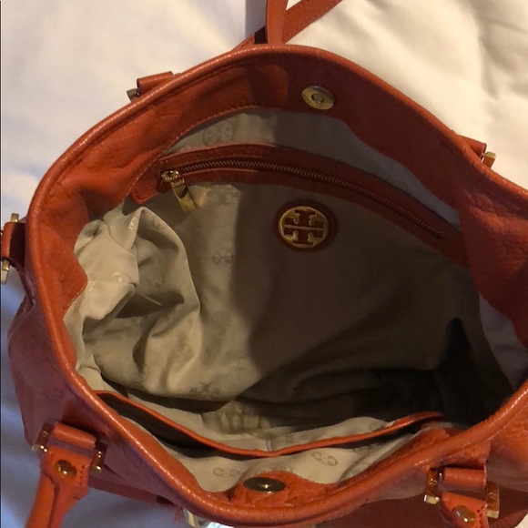 Tory Burch Amanda Hobo purse - Picture 2 of 2